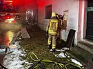 P�i likvidaci po��ru rodinn�ho domu v Rychnov� u Jablonce nad Nisou hasi�i...
