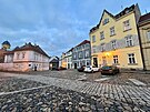 Zch�tral� domy na Chel�ick�ho n�m�st� v �atci.
