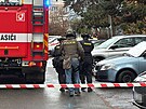 Policist zasahuj v Chotutick ulici v praskch Maleicch, kde je ve 3.pate...