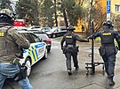 Policist zasahuj v Chotutick ulici v praskch Maleicch, kde je ve 3.pate...