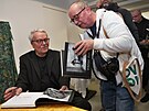 Viktor Kol (vlevo) na ktu knihy v ostravskm Antikvaritu Fiducia (4....
