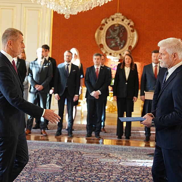 Prezident Petr Pavel ofici�ln� jmenoval Andreje Babi�e p�edsedou vl�dy. (9. prosince 2025)