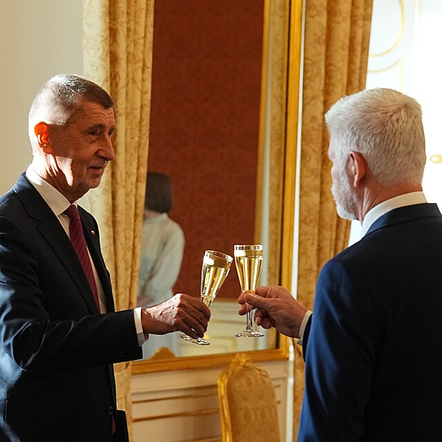Prezident Petr Pavel ofici�ln� jmenoval Andreje Babi�e p�edsedou vl�dy. (9. prosince 2025)