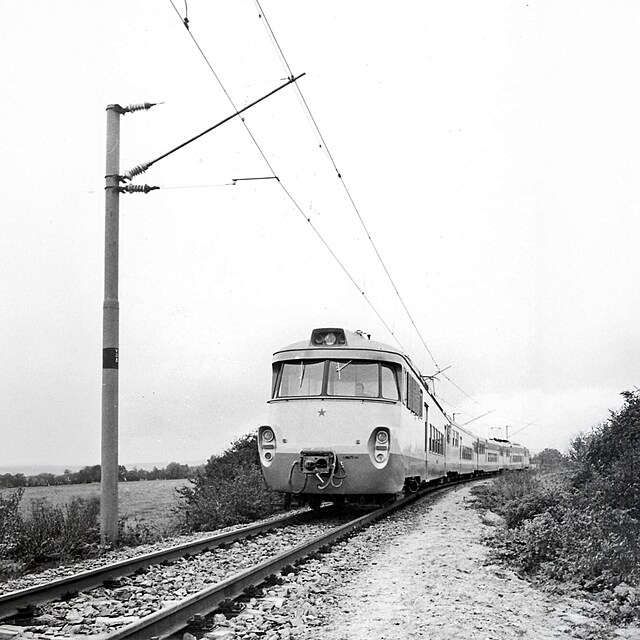 Elektrick� jednotka 475.1 na barto�ovick� vle�ce