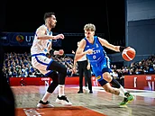 Tomá Satoranský brání Henriho Drella z Estonska v kvalifikaci MS.