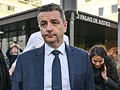 Starosta Saint-Étienne Gaël Perdriau pi odchodu z jednání soudu v Lyonu. (1....