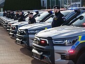 eská policie si poídí a 50 voz Toyota Hilux do tkého terénu, prvních...
