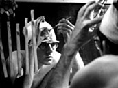 Zubaská vrtaka, skalpel, lokální anestetikum. A pedevím teorie vize. Bart...