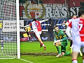 Mojmír Chytil slaví gól do sít Teplic.