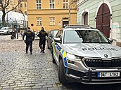 Policie kv�li výhr��ce zasahovala ve �kole v centru Prahy. (4. prosince 2025)