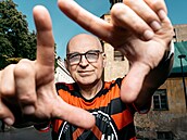 Lou Fanánek Hagen se tí na turné po esku. Kapele Ti sestry je práv...