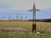 Dílo symbolizuje dialog mezi minulostí a industriální realitou regionu.