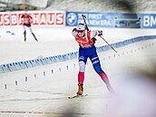 Lucie Charvátová dojídí do cíle sprintu.