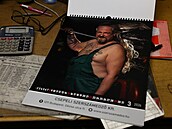 Dlníci maarského metalurgického provozu se rozhodli nafotit kalendá, ve...