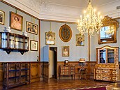 Restaurátoi zachránili dalí vzácné látkové tapety na stnách v zámku Lená v...