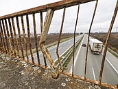 Most pes dálnici D2 u Podivína na Beclavsku je ve patném stavu, pevnost jeho...