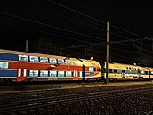 Na elezniním koridoru v praských Bchovicích vlak srazil a usmrtil lovka....