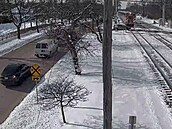 Vlak narazil do auta uvízlého na p�ejezdu v Illinois