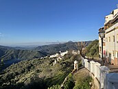 Genalguacil, jihopanlská oblast Serranía de Ronda je v zimních msících syt...