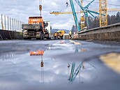 Demolice první poloviny mostu �mejkalka na 24. kilometru dálnice D1. (8....