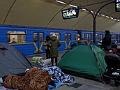 Obyvatelé Kyjeva se p�ed náletem ukryli v metru