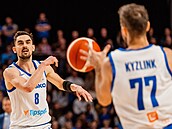 Tomá Satoranský a Tomá Kyzlink v utkání kvalifikace o postup na mistrovství...