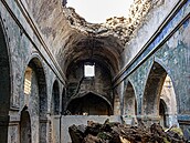 Interiér zchátralé synagogy Sasson v severoiráckém m�st� Mosul. Irácká �idovská...