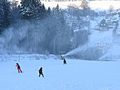 Lyaskou sezonu 2025/2026 zahájili jako první v Jeseníkách opt ve skiareálu v...