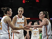 Teja Oblaková, Dorka Juhászová a Ayse Cora Yamanerová (zleva) z Galatasaraye