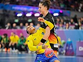 Emily Vogelová z Nmecka zastavuje Brunu De Paulu z Brazílie.