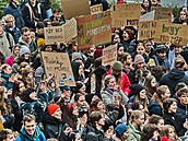 Studenti vysokých a stedních kol protestovali proti svení ministerstva...