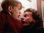 Macaulay Culkin a Daniel Stern ve filmu Sám doma (1990)