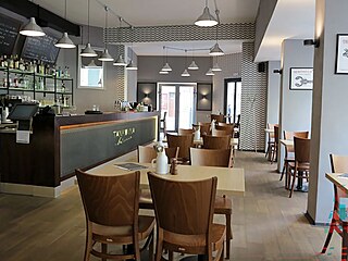 Tankovna Palmovka. Majitel restaurace p�izp�sobil prostory host�m, kte�í nemají...