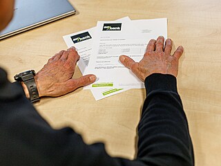 Senior z Liberce nev�d�l ani o bankovním ú�tu, který je zalo�ený na jeho jméno....