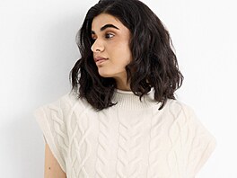 Bílý svet�ík by m�la mít v �atníku ka�dá �ena � snadno se kombinuje a hodí se...