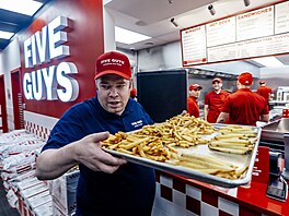 První pobo�ka oblíbeného fast foodového �et�zce Five Guys v OD Máj (4. prosince...