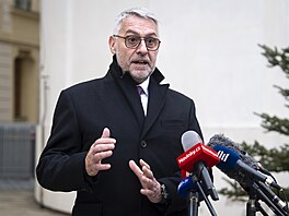 Lubomír Metnar (ANO) odpovídá noviná��m na dotazy po konzultacích s prezidentem...