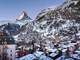 Pohled na �výcarské m�sto Zermatt (27. února 2015)