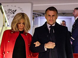 Francouzský prezident Emmanuel Macron a jeho man�elka Brigitte Macronová...