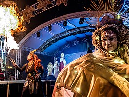 Mikulá�, and�lé na ch�dách a ohniví �erti na Velkém nám�stí v Hradci Králové....