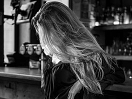 �Vlastn� se ptali, zda by bylo mo�né jejich p�ítelkyn� nafotit vyzývav�ji,�...