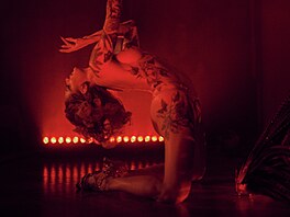 Rebelle Bettie ze �výcarska mezi nimi �n�la. Tak výrazn�, �e se stala...