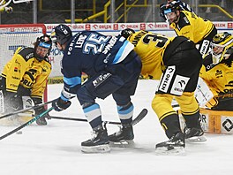 Liberecký Lenc zakon�uje na bránu Litvínova, kam se p�esunul domácí obránce...