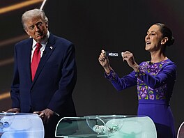 Americký prezident Donald Trump se po více ne� deseti m�sících v ú�ad� poprvé...