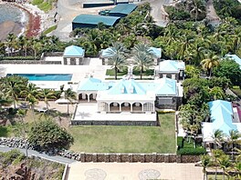 Letecký pohled na soukromý ostrov Jeffreyho Epsteina v Karibiku. (4. prosince...