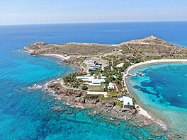 Letecký pohled na soukromý ostrov Jeffreyho Epsteina v Karibiku. (4. prosince...