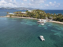 Letecký pohled na soukromý ostrov Jeffreyho Epsteina v Karibiku. (4. prosince...