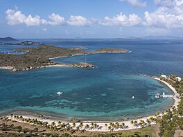 Letecký pohled na soukromý ostrov Jeffreyho Epsteina v Karibiku. (4. prosince...