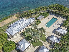 Letecký pohled na soukromý ostrov Jeffreyho Epsteina v Karibiku. (4. prosince...