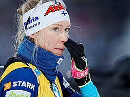 Suvi Minkkinenová ve �lutém �ísle vedoucí závodnice Sv�tového poháru.